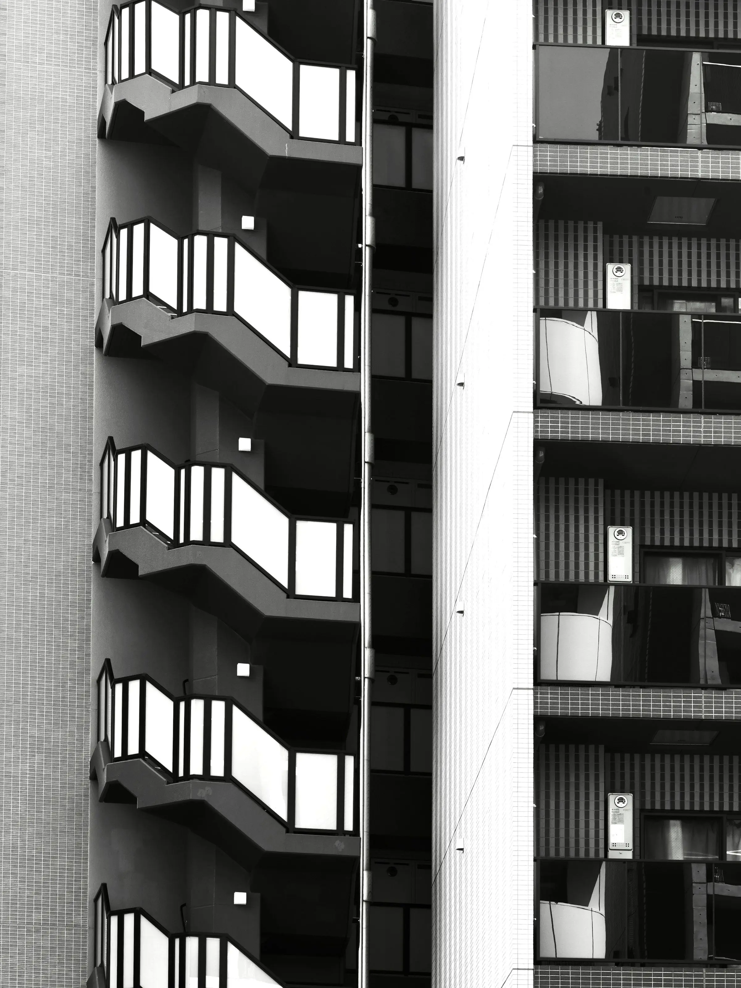 Façade d’immeuble résidentiel avec balcons